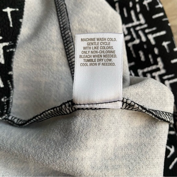 Roz & Ali Geo Print Pencil stretch Skirt Size Large - Picture 5 of 7